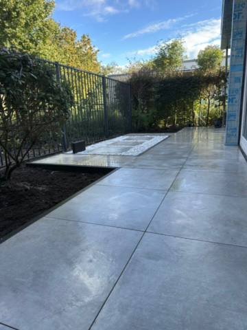 Eindresultaat van de tuin- en terrasrenovatie in Amstelveen